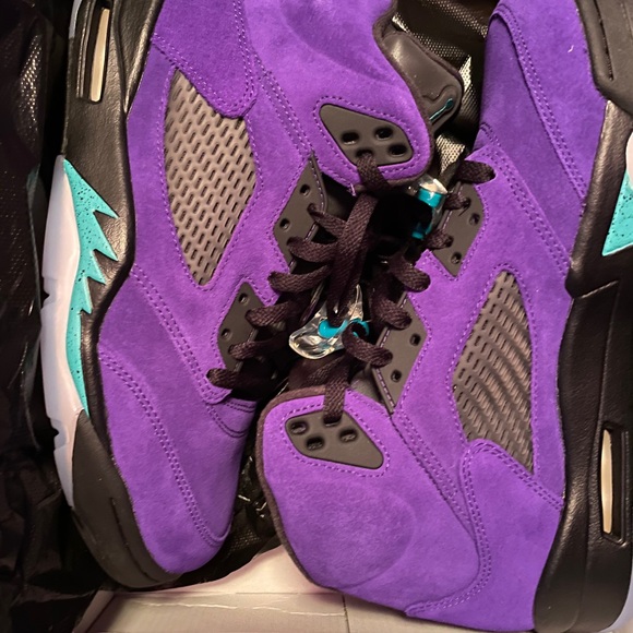 Air Jordan 5 Retro - Picture 2 of 3